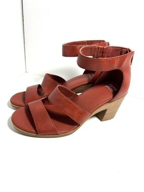 FRYE AND CO. Rust Red Ankle-Strap Block Heel Sandals size 7